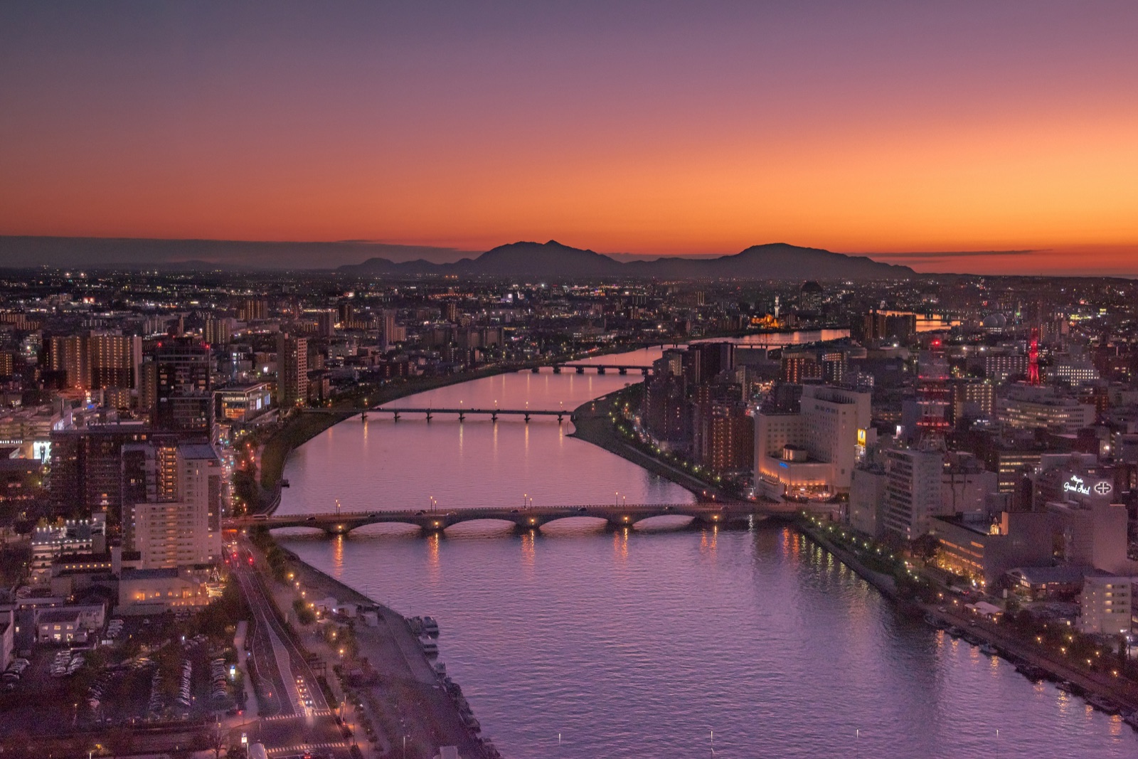 萬代橋の夕景
